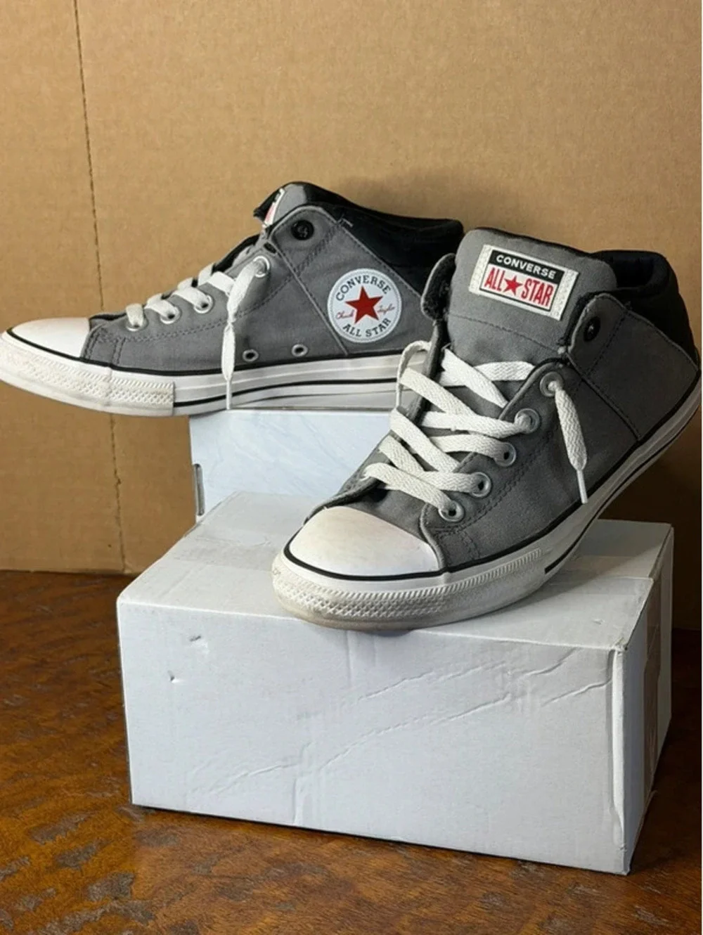 EUC -Converse Junior sz 6 Converse Chuck Taylor All Star Axel